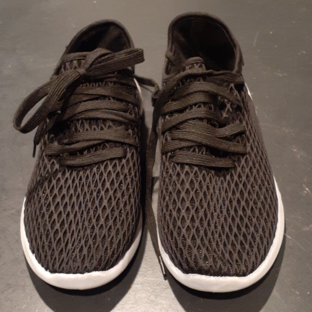 NWOT Woman ATHLETIC Shoes XL  10/11